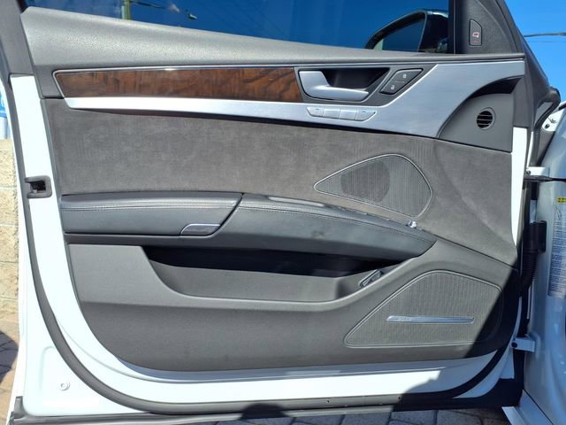 Used 2014 Audi S8 image 20