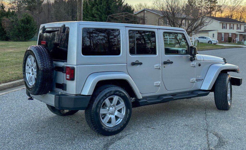 Used 2012 Jeep Wrangler Unlimited Sahara w/ Dual Top Group image 15