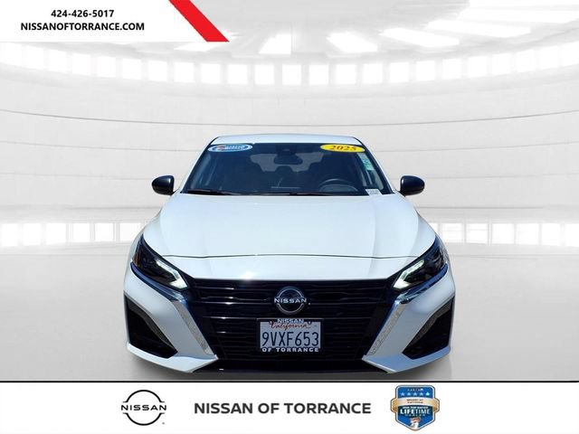 Used 2025 Nissan Altima 2.5 SV FWD image 2