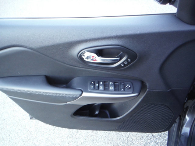 Certified 2022 Jeep Cherokee Limited AWD/4WD image 18