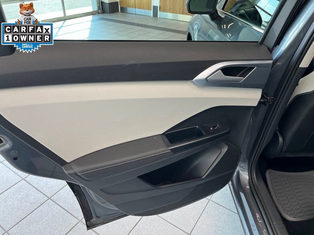 Used 2025 Volkswagen Taos SE AWD/4WD image 12