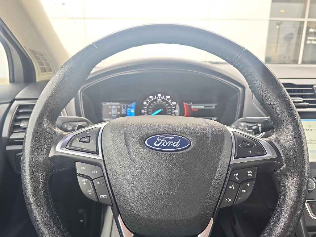 Used 2018 Ford Fusion SE image 17