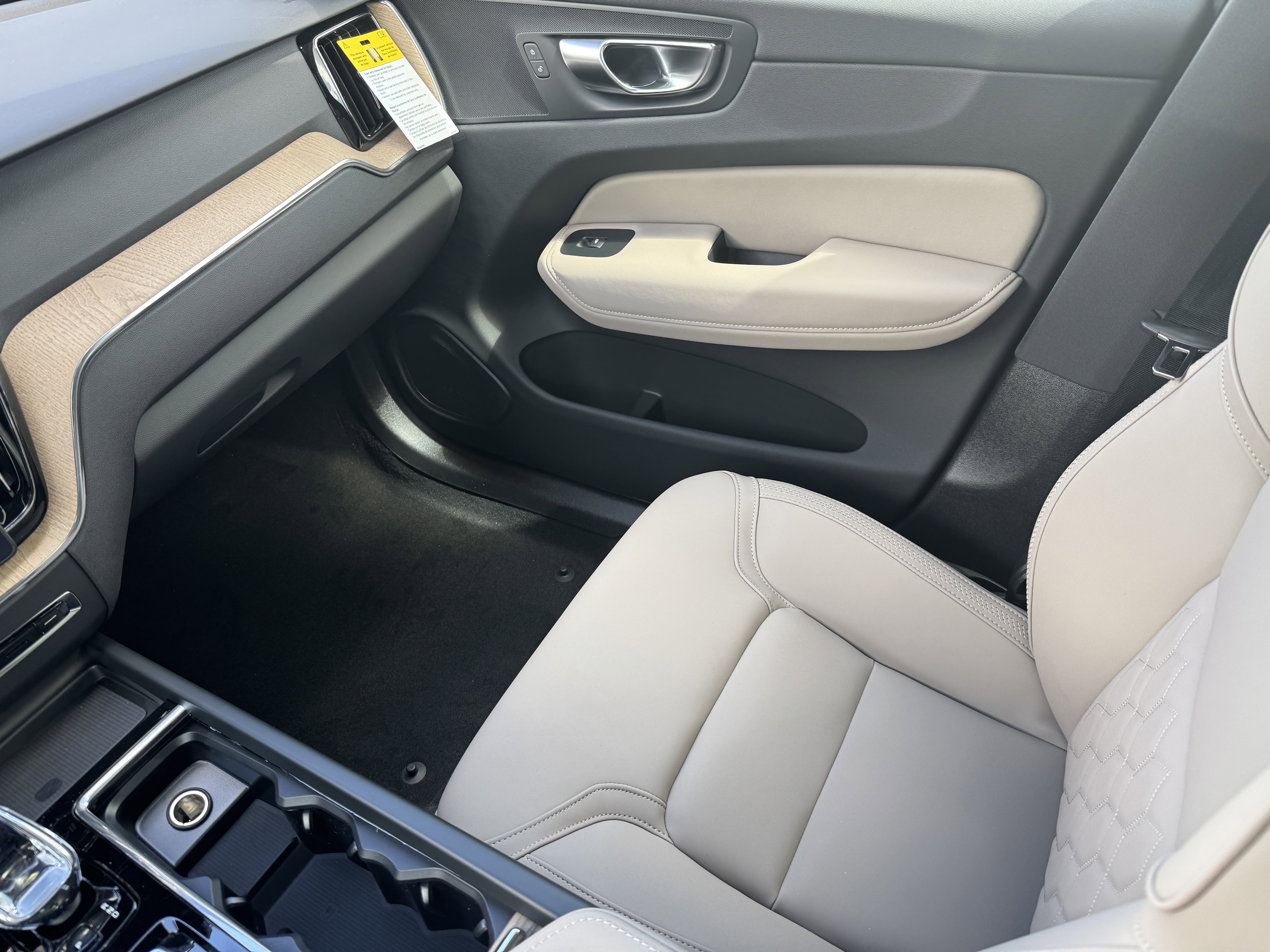 New 2026 Volvo XC60 B5 Core w/ Protection Package image 16