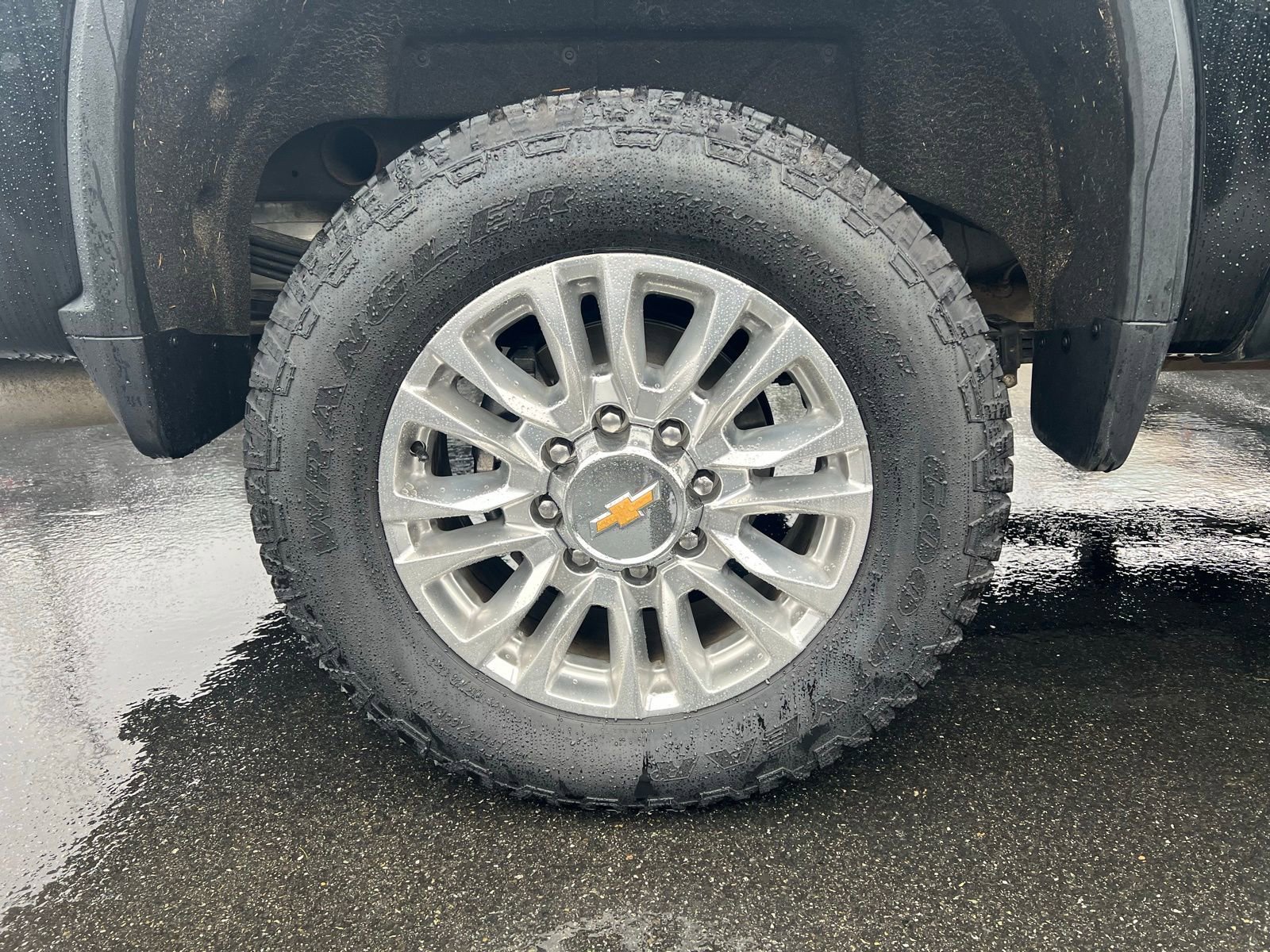 Used 2022 Chevrolet Silverado 2500 High Country w/ Safety Package II image 20