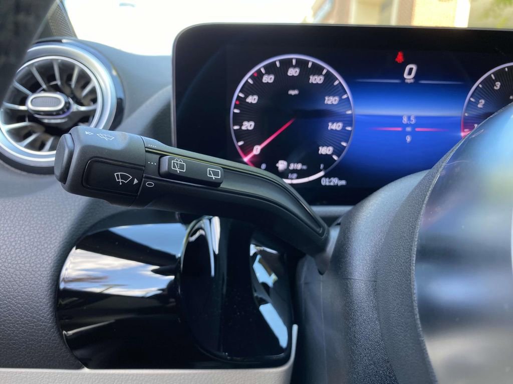 Certified 2025 Mercedes-Benz GLA 250 image 29