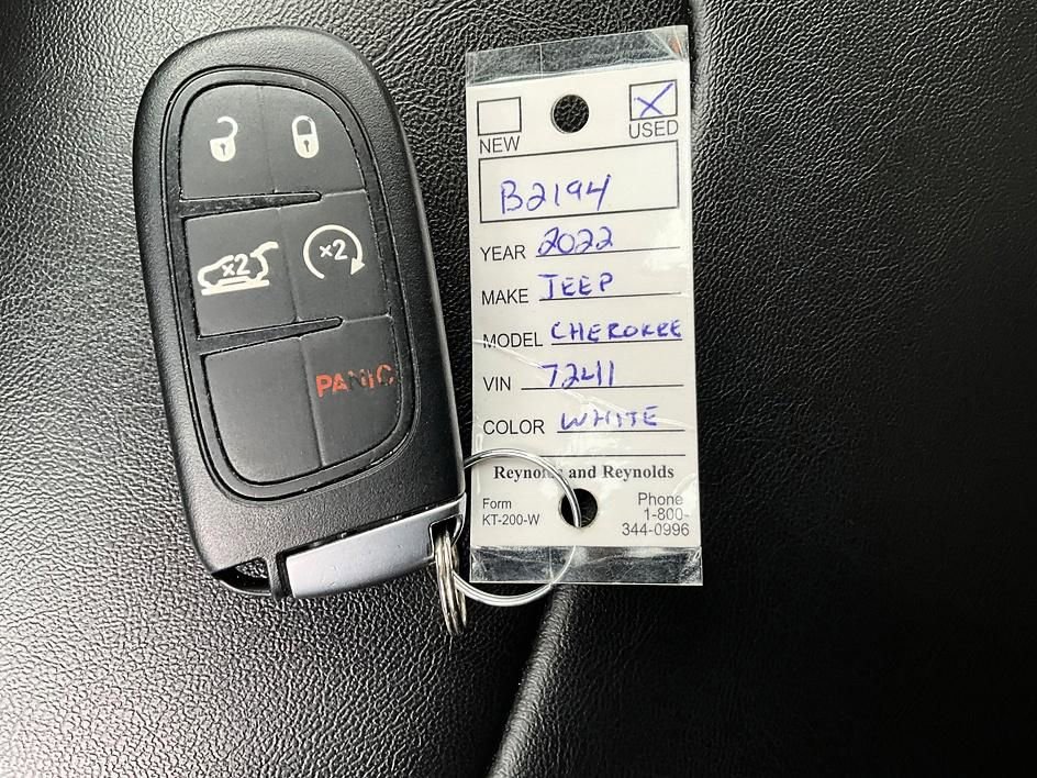 Used 2022 Jeep Cherokee Trailhawk w/ Comfort/Convenience Group image 35