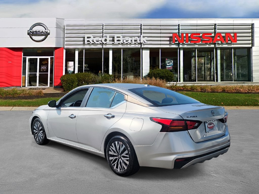 Used 2024 Nissan Altima 2.5 SV FWD image 6