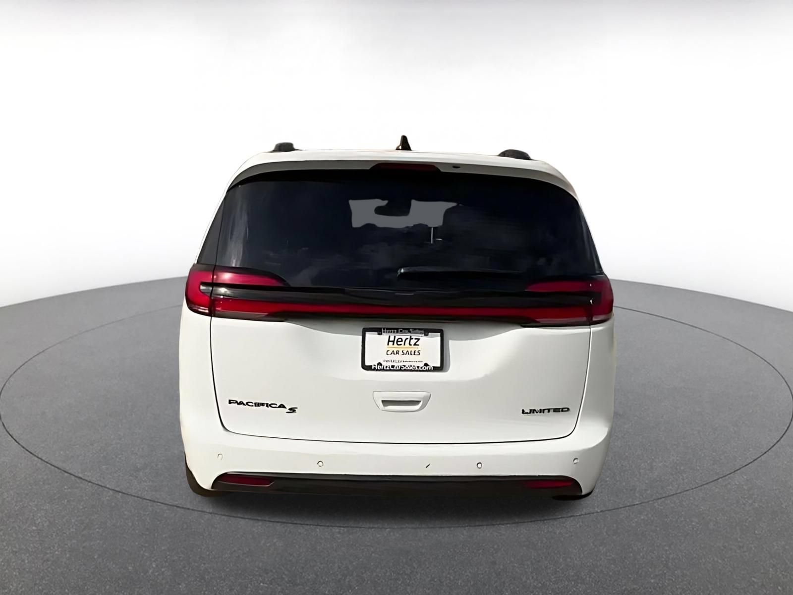 Used 2025 Chrysler Pacifica Limited FWD image 12