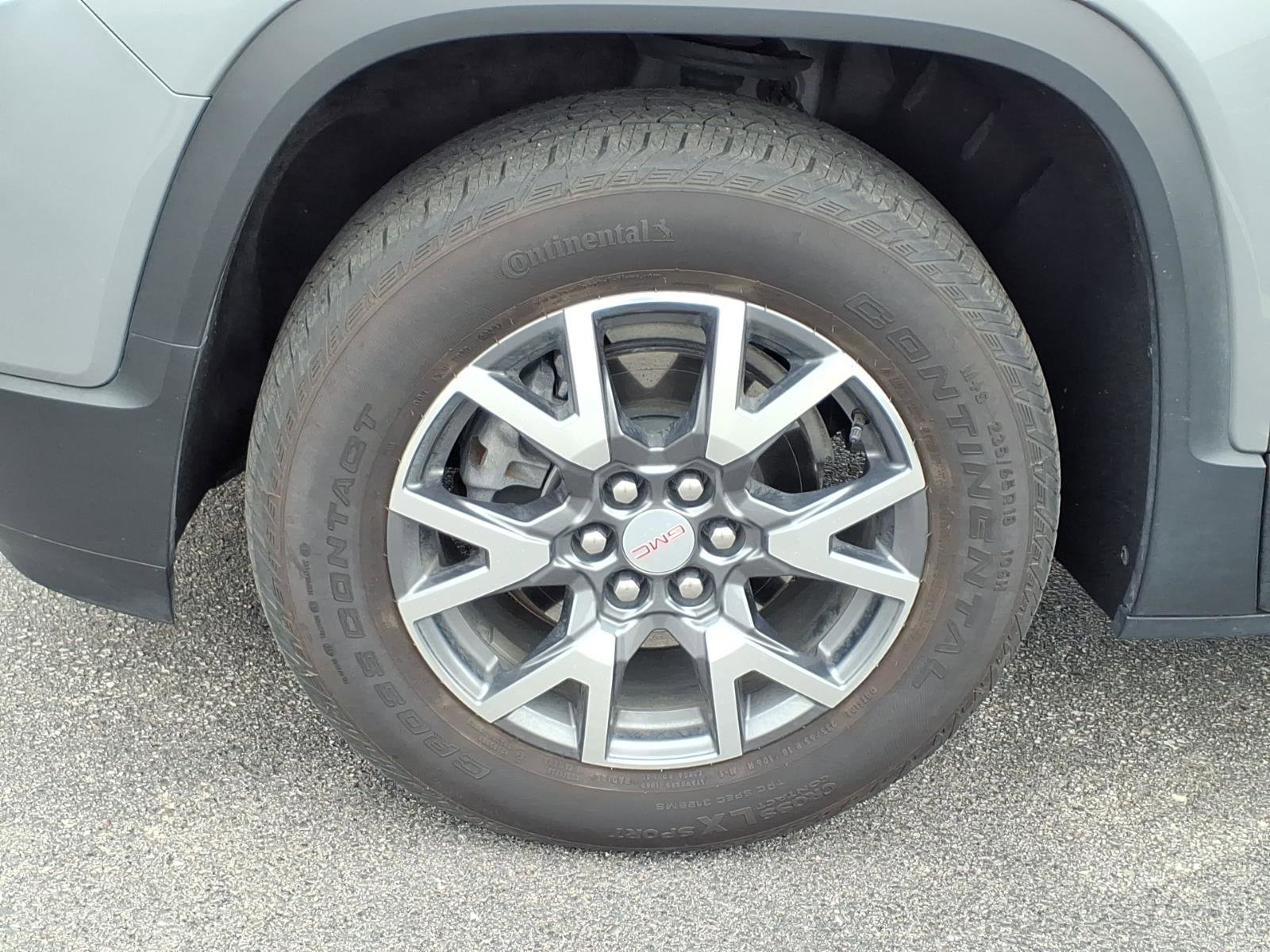Used 2023 GMC Acadia SLT w/ LPO, Floor Liner Package FWD image 32