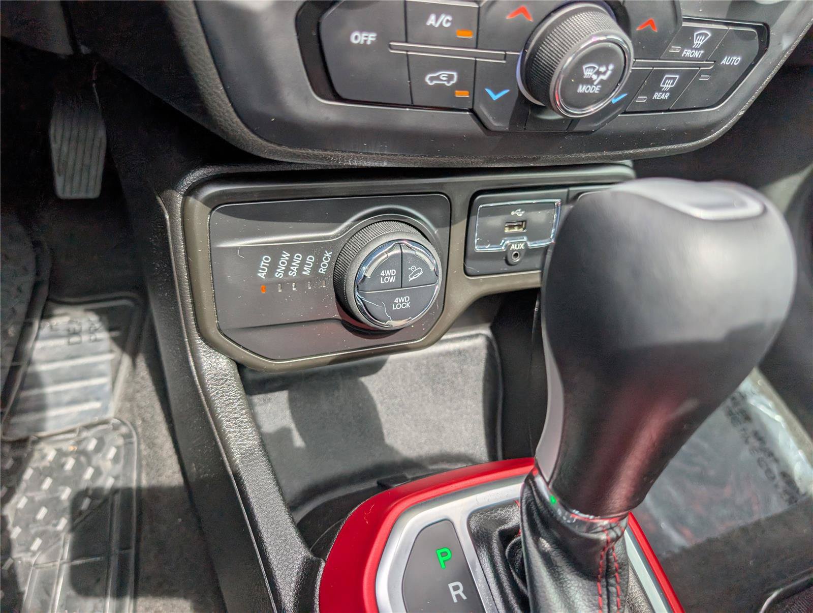 Used 2022 Jeep Renegade Trailhawk w/ Sun/Sound Group AWD/4WD image 25