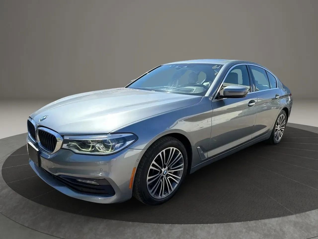 Used 2018 BMW 530i xDrive w/ Premium Package AWD/4WD image 1