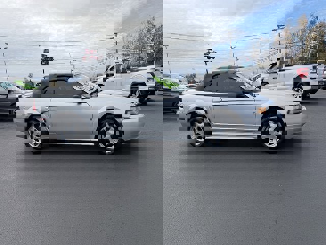 Used 2001 Ford Mustang Deluxe image 4