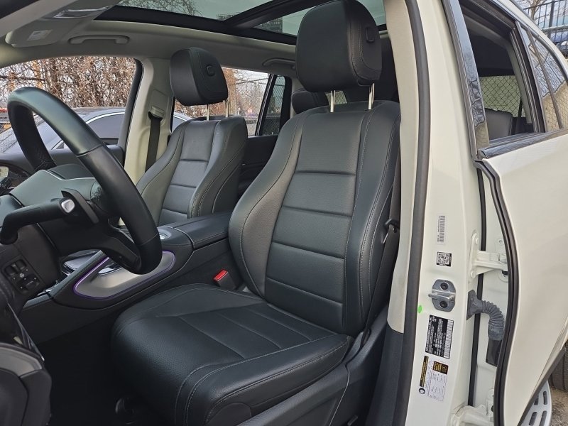 Used 2023 Mercedes-Benz GLS 450 4MATIC image 5