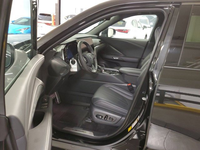 Used 2026 Lexus TX 500h AWD w/ Technology Package image 13