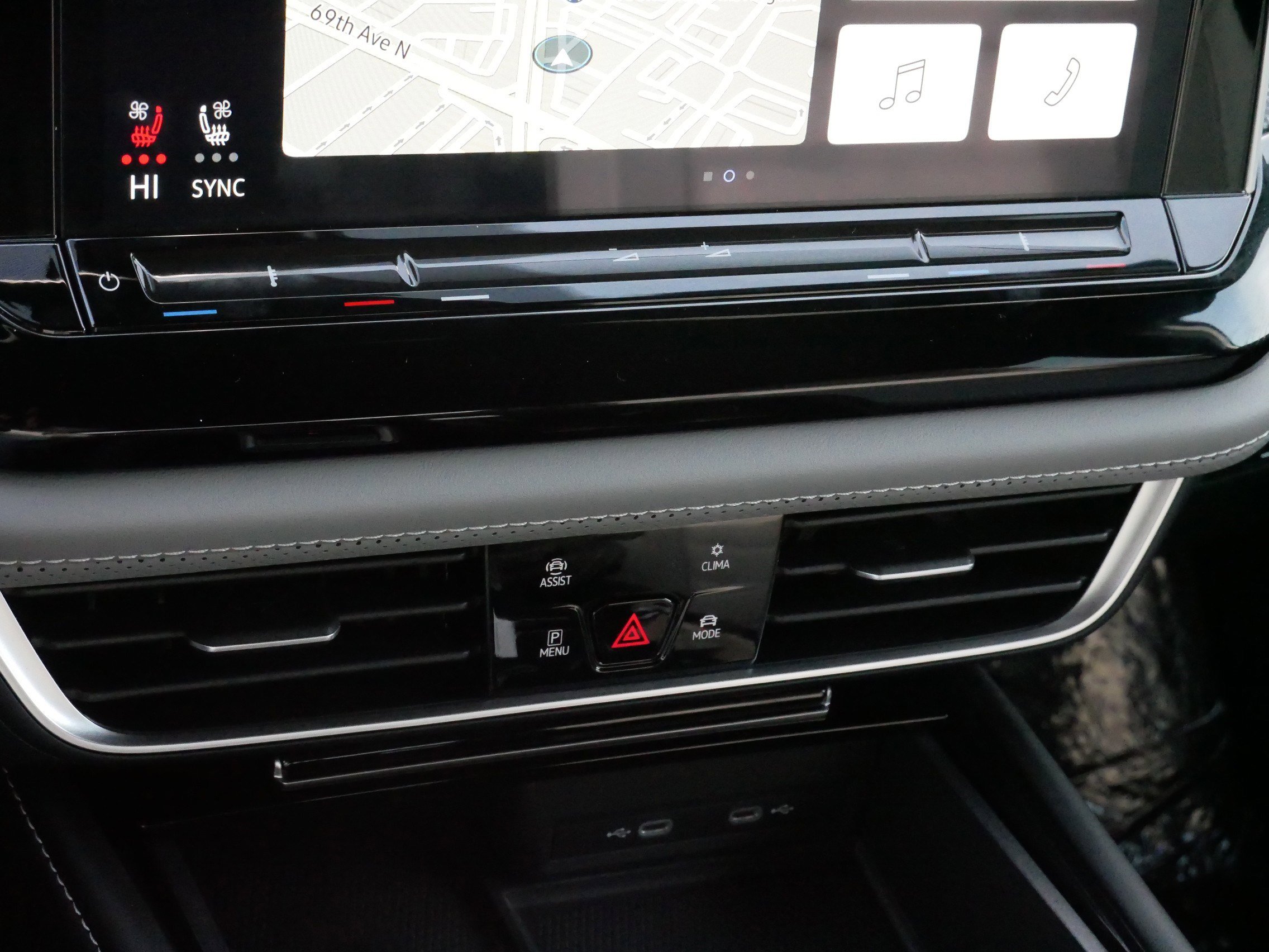 Used 2024 Volkswagen Atlas Cross Sport SEL R-Line image 23