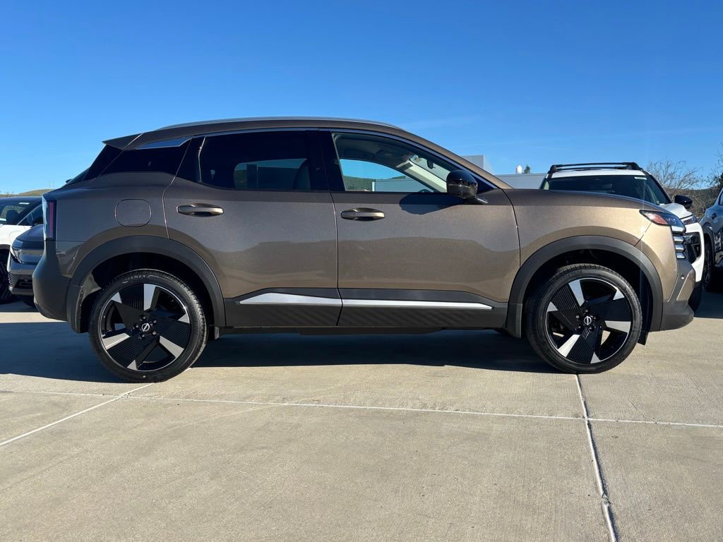 New 2026 Nissan Kicks SR FWD image 2