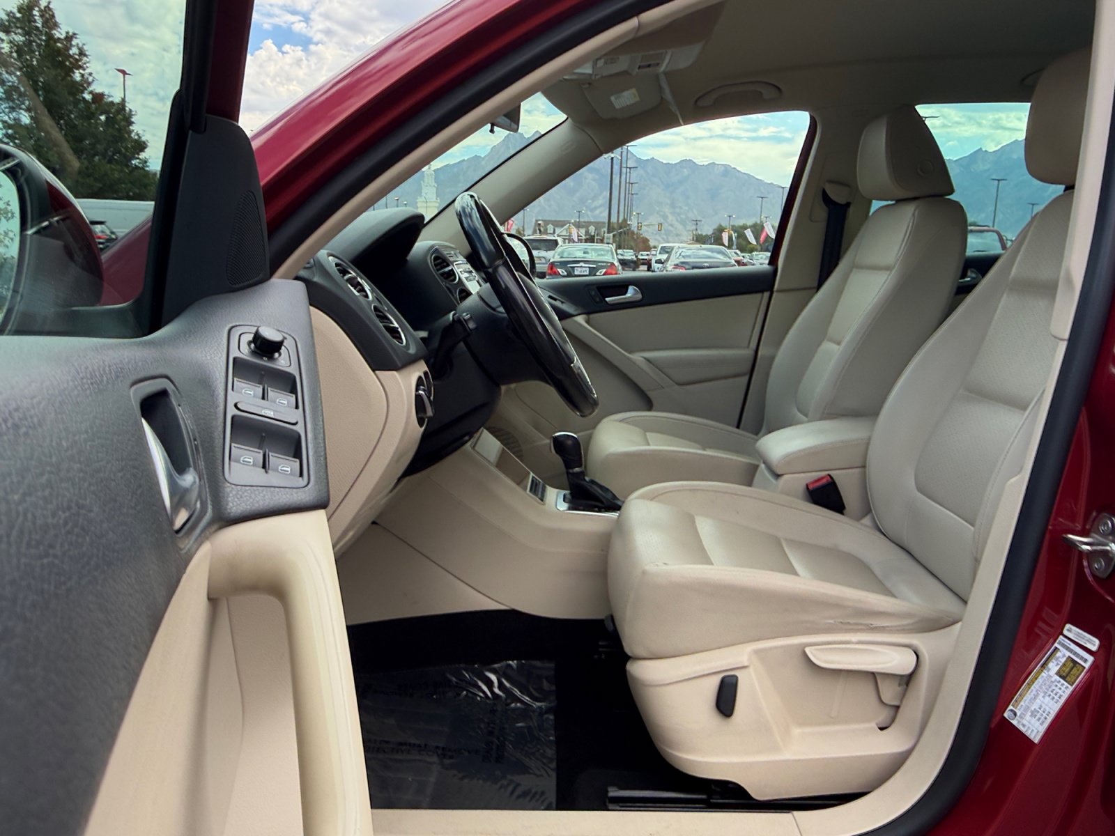 Used 2014 Volkswagen Tiguan SE AWD/4WD image 11