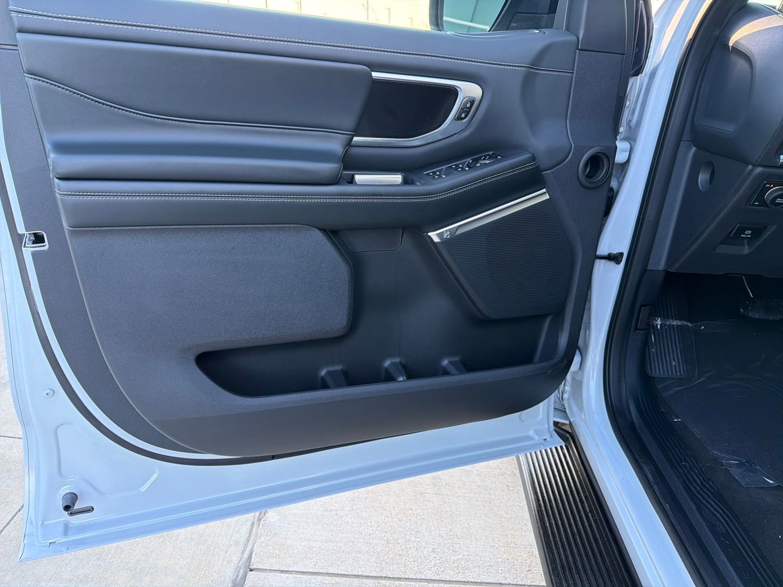 New 2026 Ford Expedition Platinum w/ Stealth Appearance Package image 10