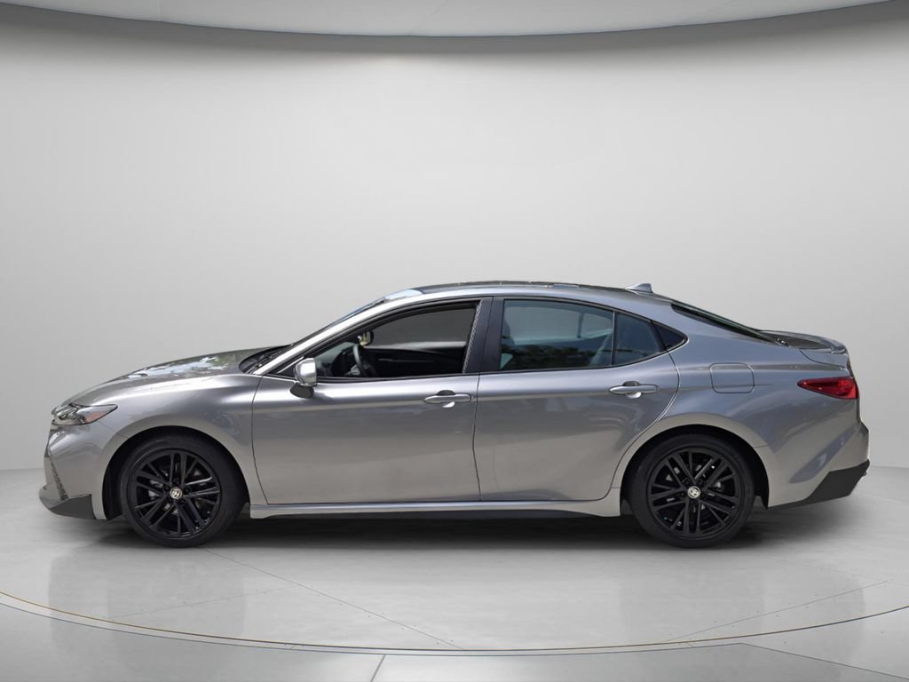 Used 2026 Toyota Camry SE FWD image 5