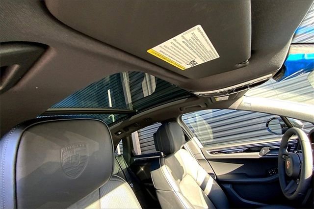Certified 2026 Porsche Macan AWD/4WD image 30