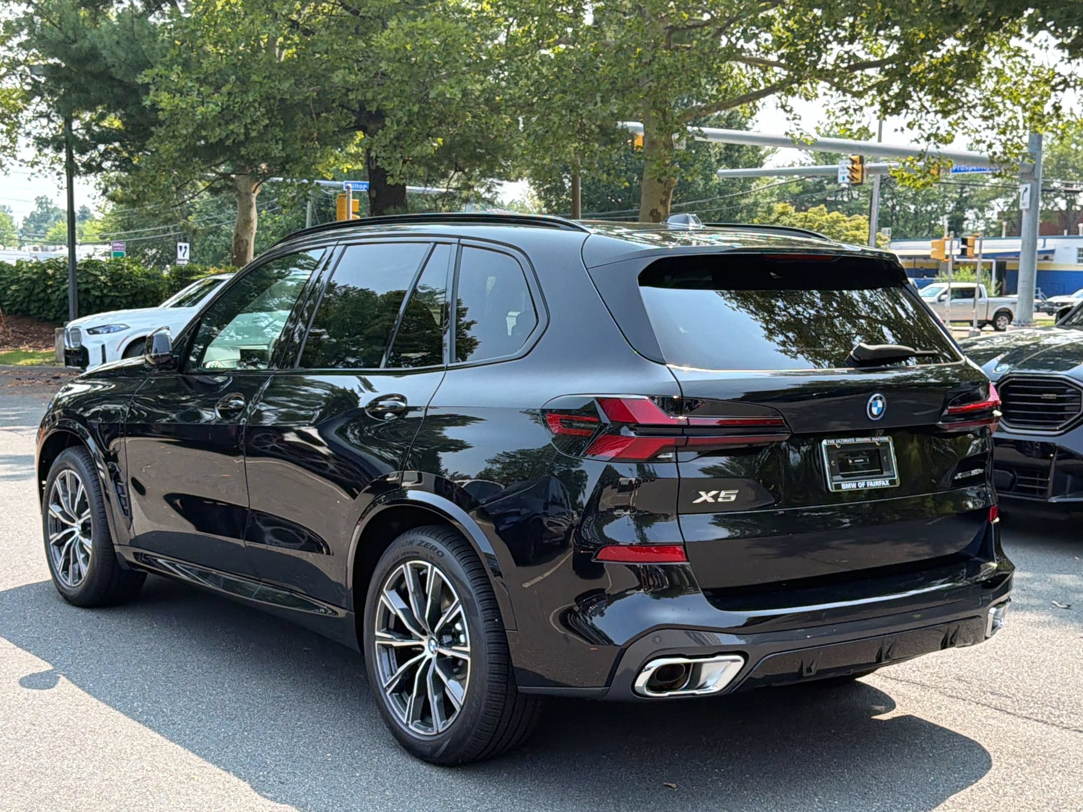 New 2026 BMW X5 xDrive50e w/ M Sport Package AWD/4WD image 3