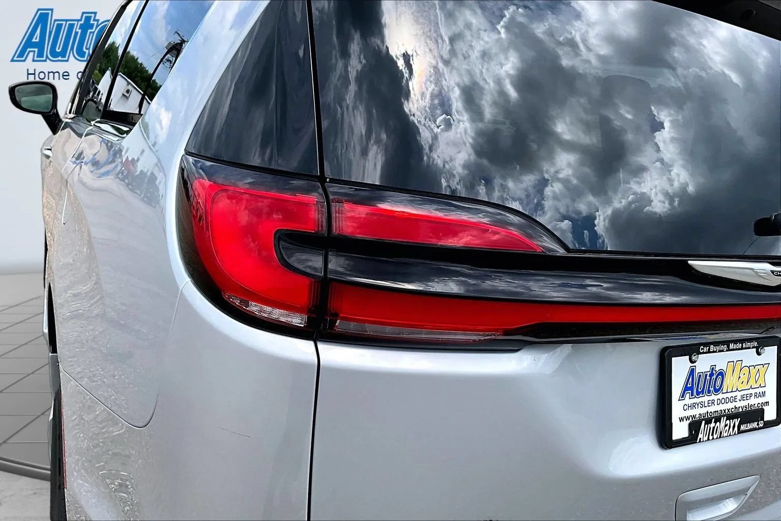 Used 2024 Chrysler Pacifica Touring-L FWD image 21