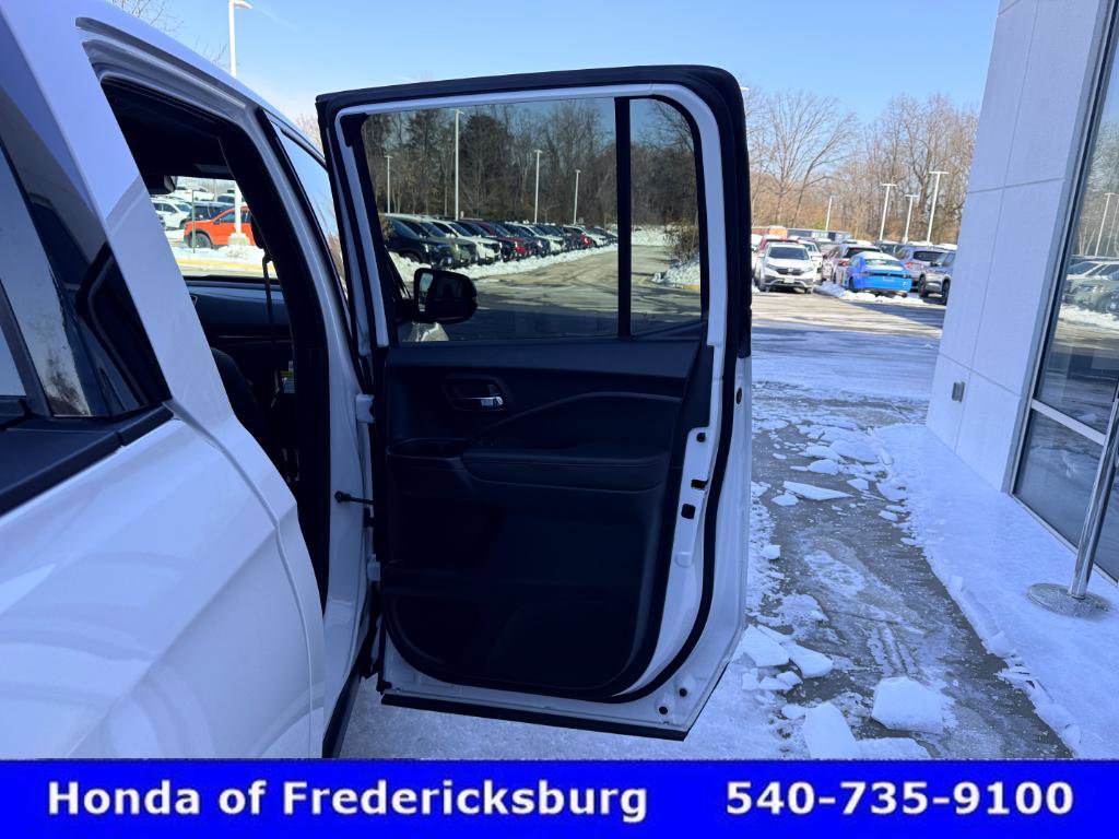 Certified 2025 Honda Ridgeline Black Edition image 39