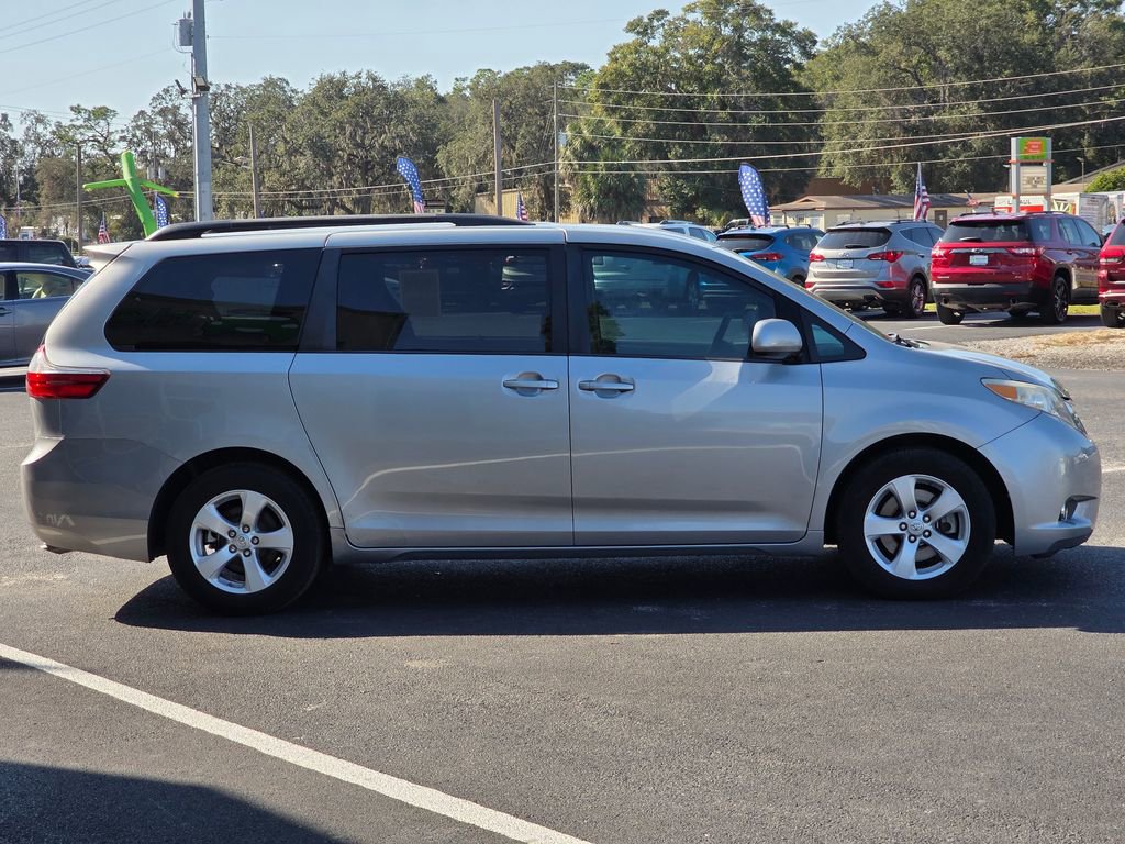 Used 2015 Toyota Sienna LE image 5