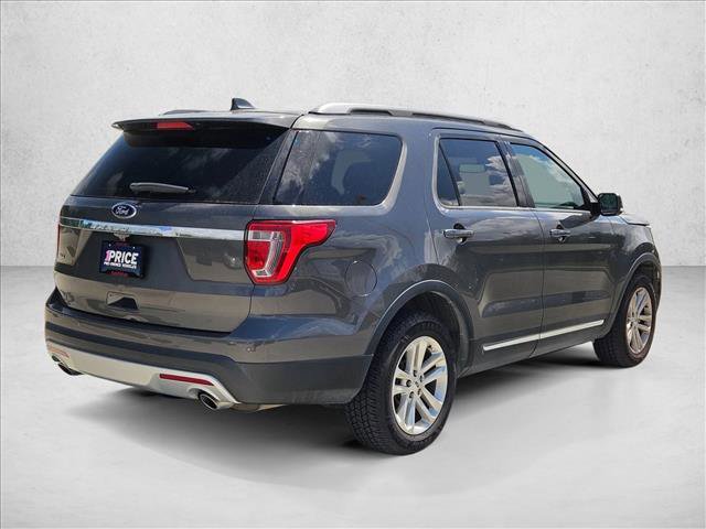 Used 2017 Ford Explorer XLT w/ Equipment Group 201A image 5