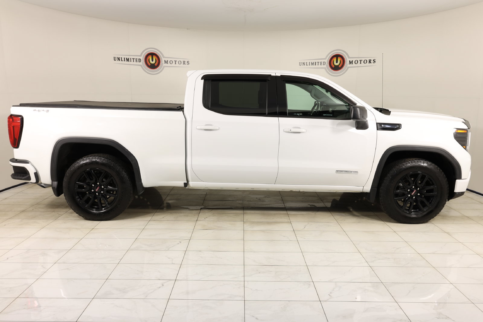 Used 2023 GMC Sierra 1500 Elevation AWD/4WD image 2