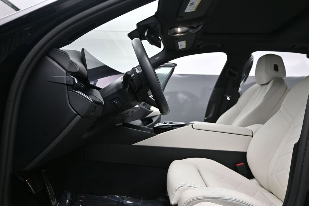 Used 2024 BMW 540i xDrive w/ Premium Package AWD/4WD image 14