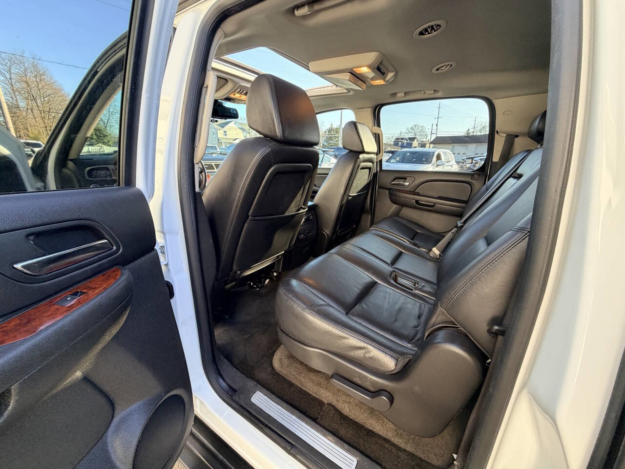 Used 2009 Chevrolet Suburban LTZ image 28