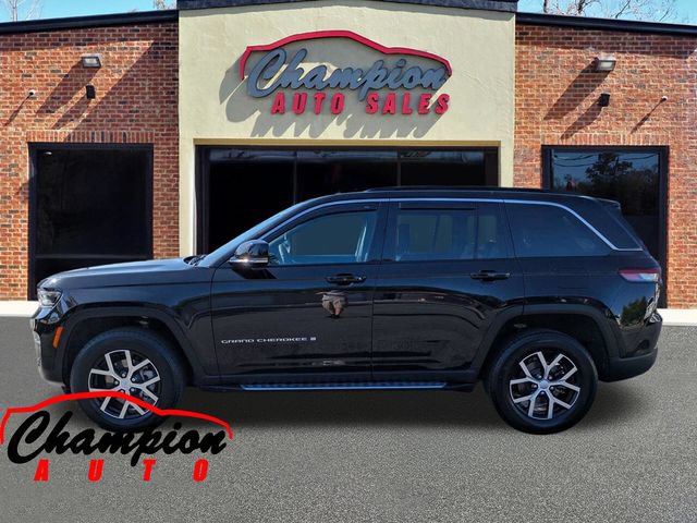 Used 2025 Jeep Grand Cherokee Limited AWD/4WD image 10