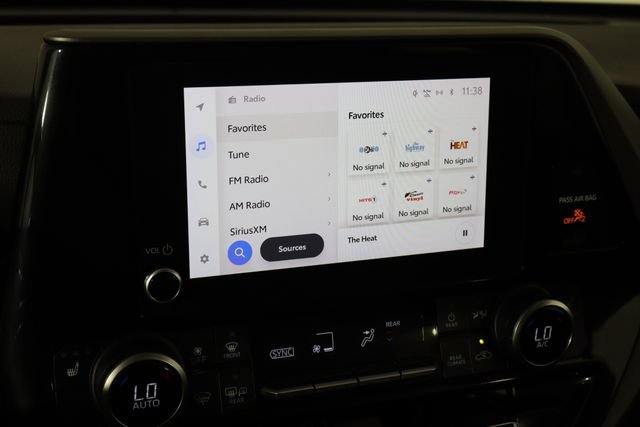 Used 2023 Toyota Highlander XLE FWD image 29