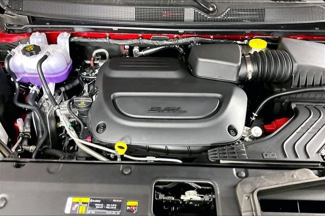 New 2027 Chrysler Pacifica Limited FWD image 2