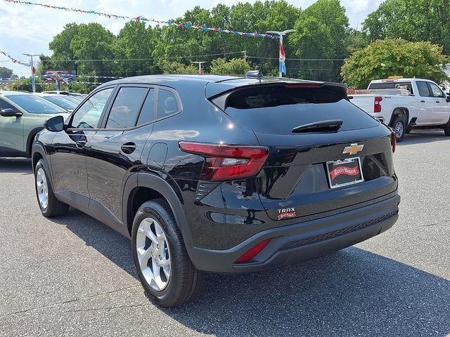 New 2026 Chevrolet Trax LS w/ LS Convenience Package FWD image 5