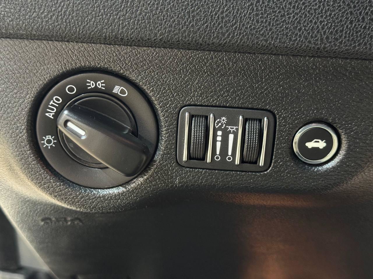 Used 2018 Dodge Charger SXT RWD image 20