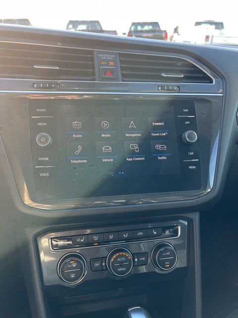 Used 2018 Volkswagen Tiguan SEL Premium image 37