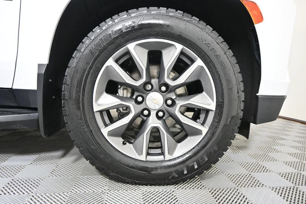 Used 2022 Chevrolet Tahoe LT w/ Luxury Package AWD/4WD image 11