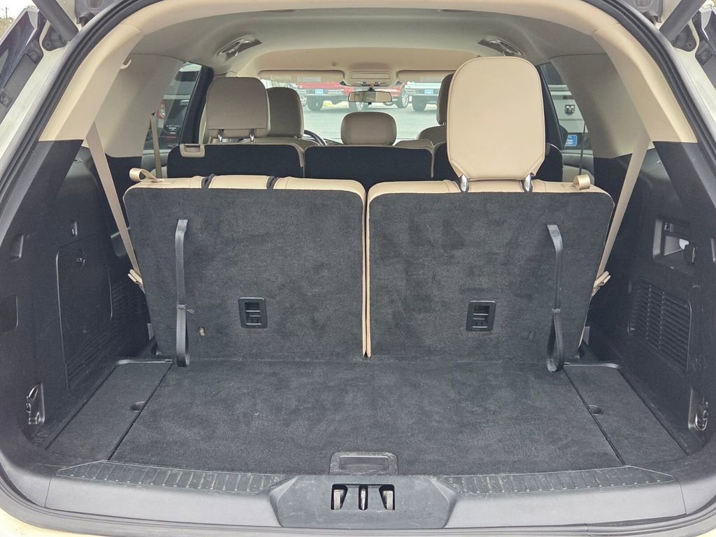 Used 2022 Ford Explorer XLT w/ Equipment Group 202A image 11