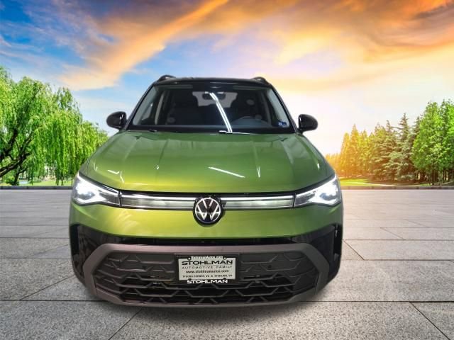 Used 2025 Volkswagen Taos SE image 9