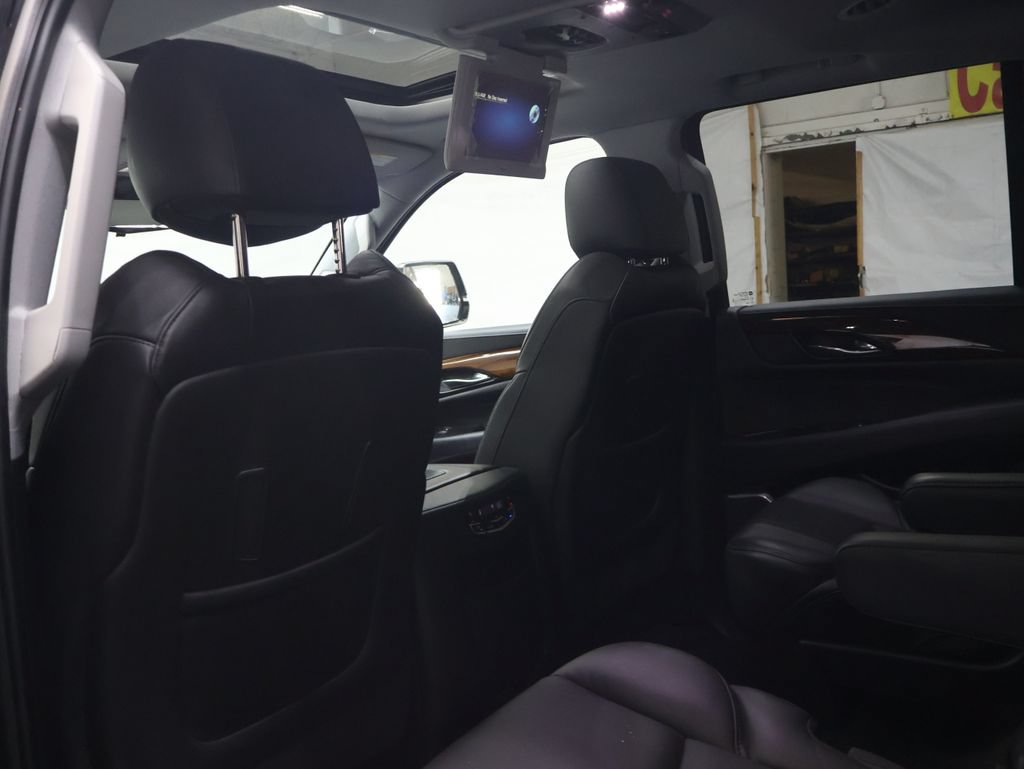 Used 2020 Cadillac Escalade Luxury AWD/4WD image 17