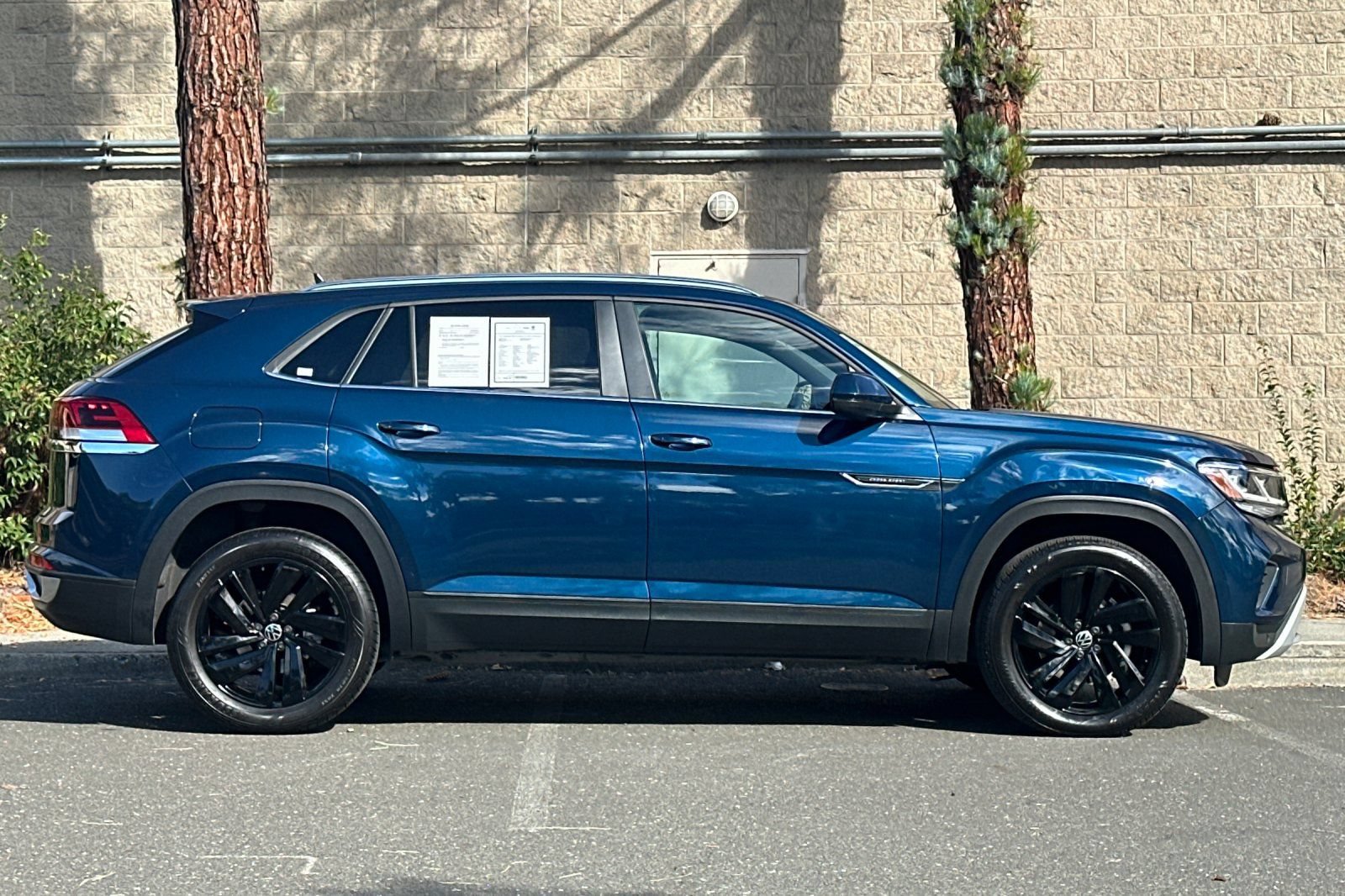 Used 2023 Volkswagen Atlas Cross Sport SE FWD image 2