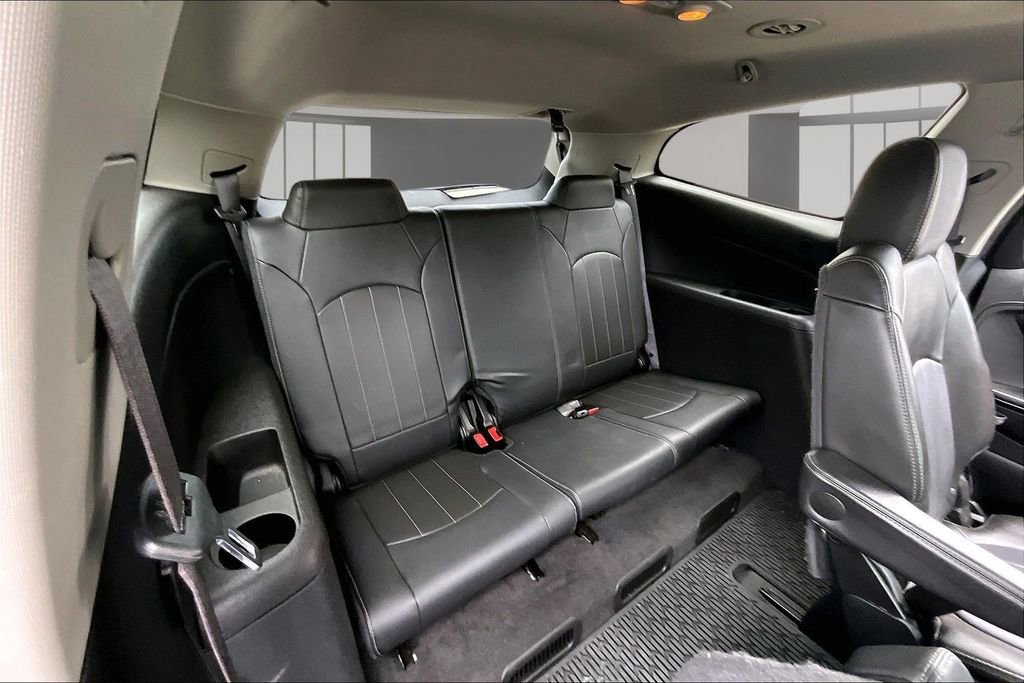 Used 2015 Chevrolet Traverse LTZ FWD image 23