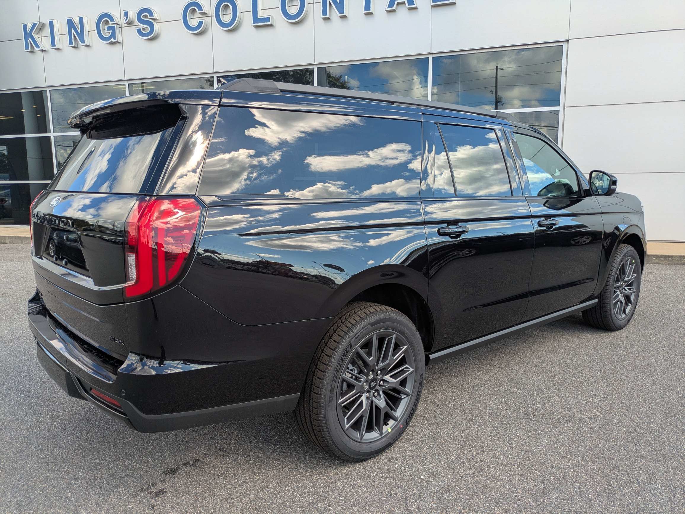 New 2027 Ford Expedition Max Platinum w/ Stealth Appearance Package RWD image 4