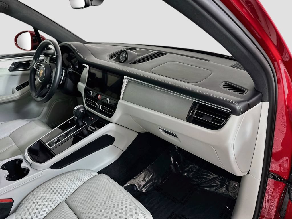 Certified 2023 Porsche Macan AWD/4WD image 31