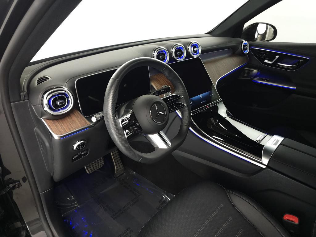 Used 2025 Mercedes-Benz GLC 300 4MATIC w/ AMG Line image 9