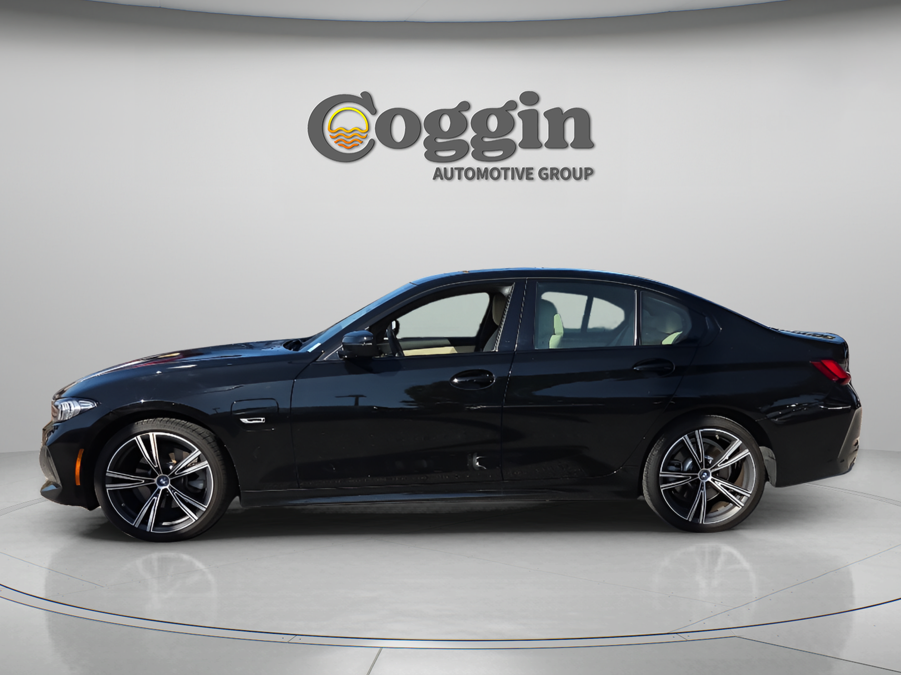 Used 2023 BMW 330e w/ Driving Assistance Package RWD image 2