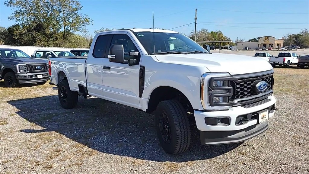 Used 2024 Ford F250 XL w/ STX Appearance Package image 2