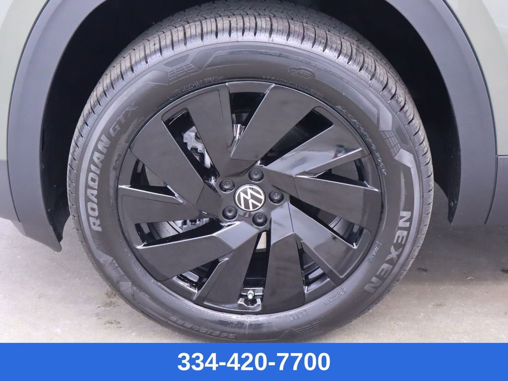 New 2025 Volkswagen Atlas SE w/ Black Wheel Package image 25